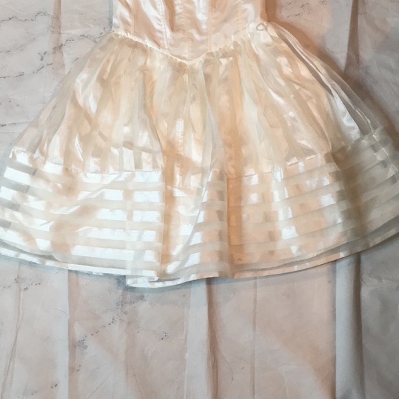 - BETSEY JOHNSON NWOT WHIT BUSTIER LINED FIT FLARE MINI - Picture 2 of 9